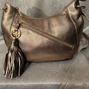 Michael Kors Womens 'Charm Tassel' Casual Leather Shoulder Bag Metallic